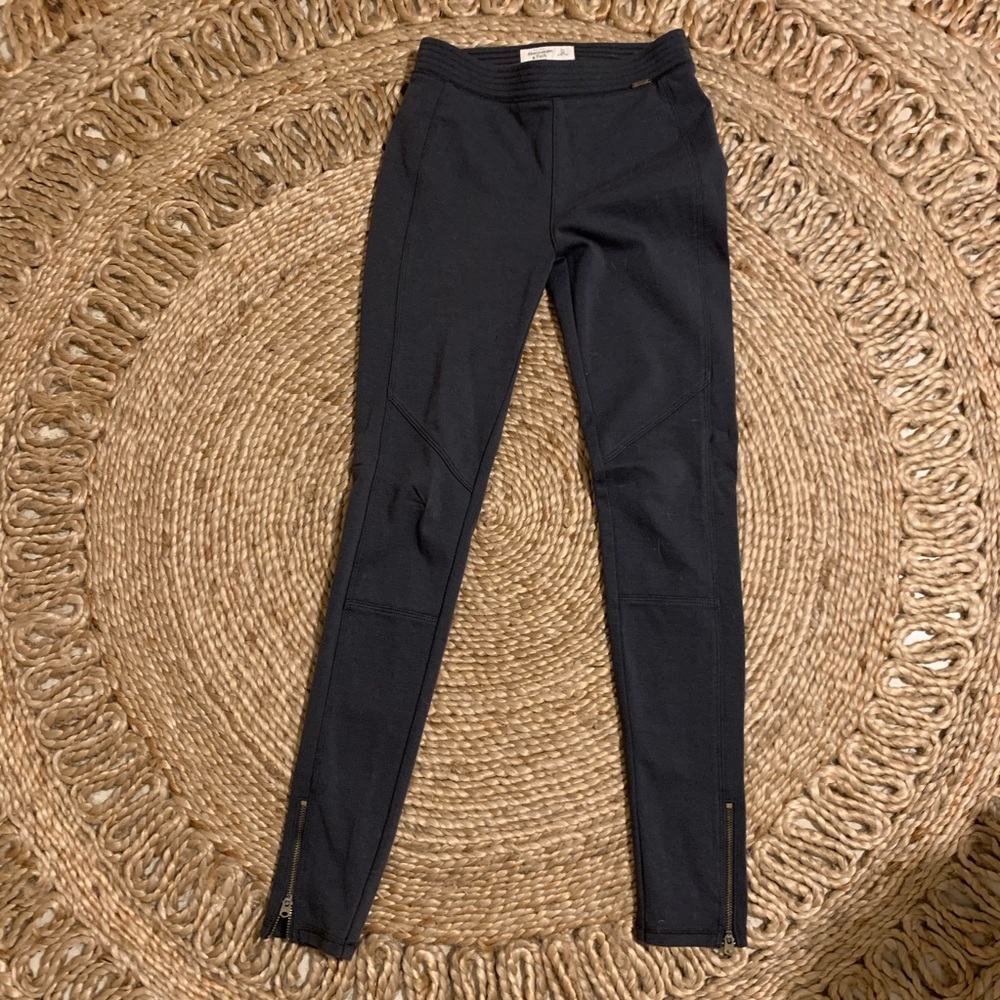 Grey jeggings